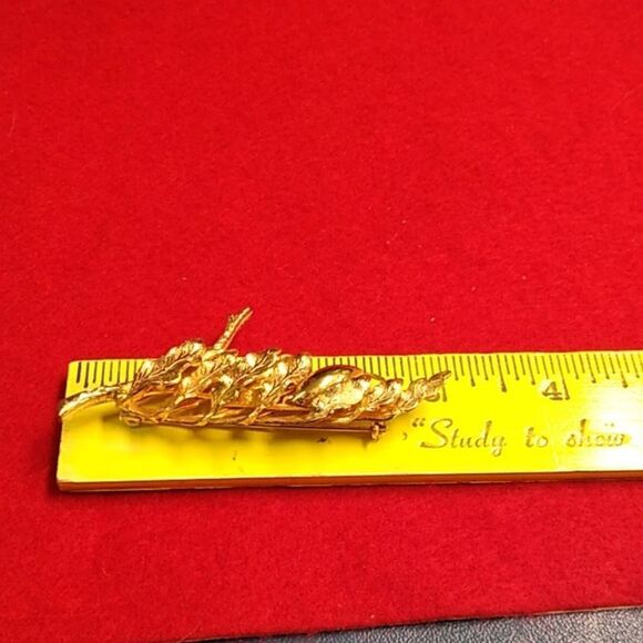 Gold Tone Metal Floral Brooch multiple layers leaves seed pods and curling vines - Picture 7 of 7